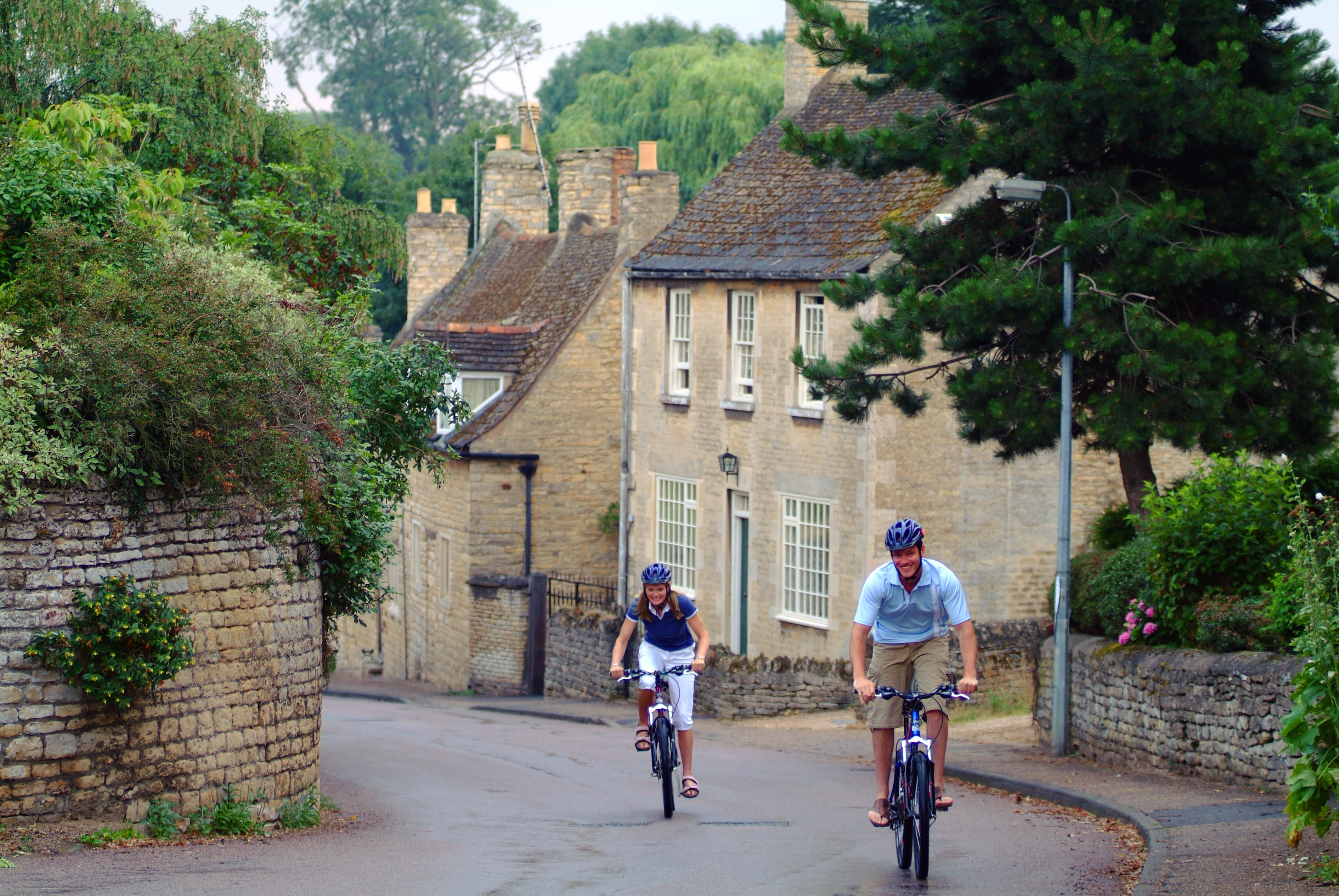 Cotswold cycling / Credit: Visit Britain