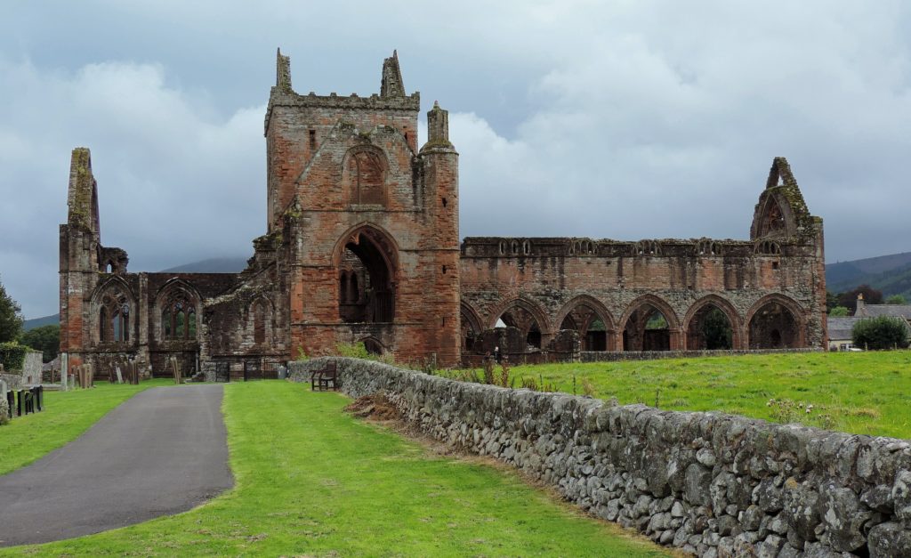 Sweetheart Abbey, Scotland / Pixabay.com