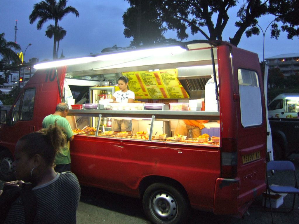Chinese food truck in Noumea, New Caledonia / George Garrigues CC 3.0