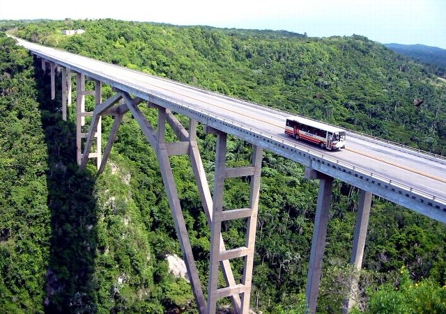 Ponte de Bacunayagua Cuba by Qyd CC BY 25 Image: Qyd CC BY 2.5