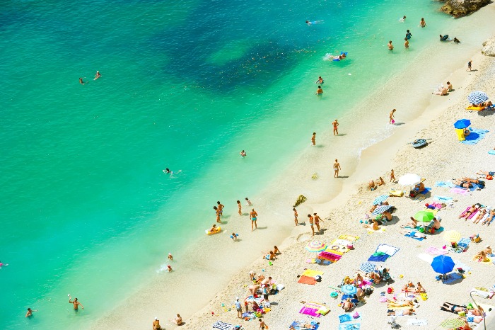 Beach of the Cote d'Azur, luxury honeymoon destinations / Image: LiliGraphie