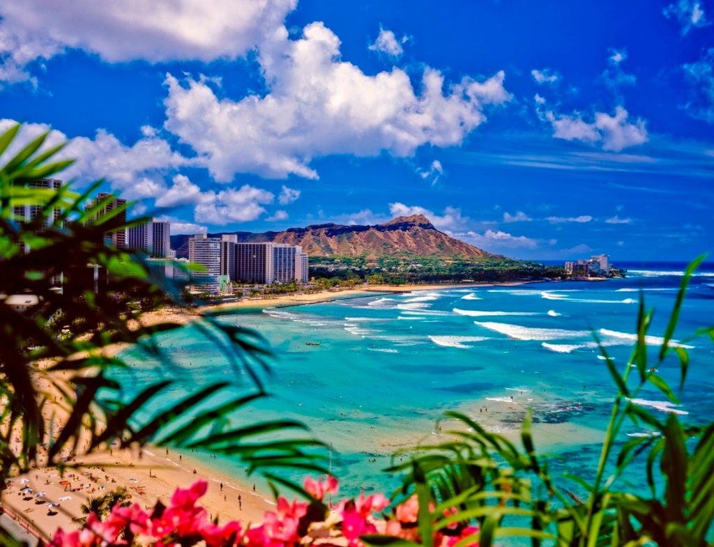 Waikiki Beach and Diamond Head, Oahu, Hawaii - Hawaiian beaches / tomasfoto, Deposit Photos