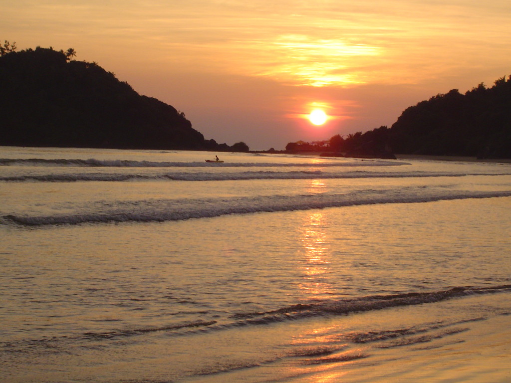 Sunset at Palolem Beach, Goa - Photo by Vaibhav San, CC BY 2.0