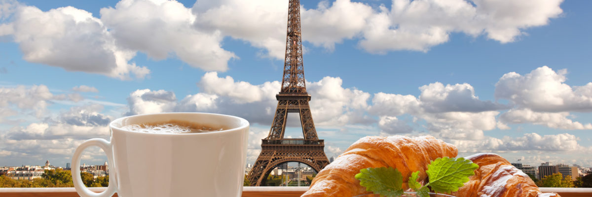 Coffee with croissants against Eiffel Tower in Paris, France / © samot