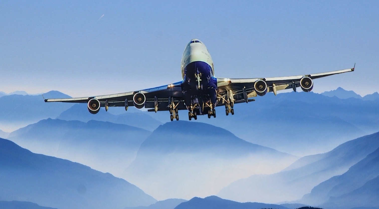 Airplane over blue mountains by Mohamed Hassan, CC0