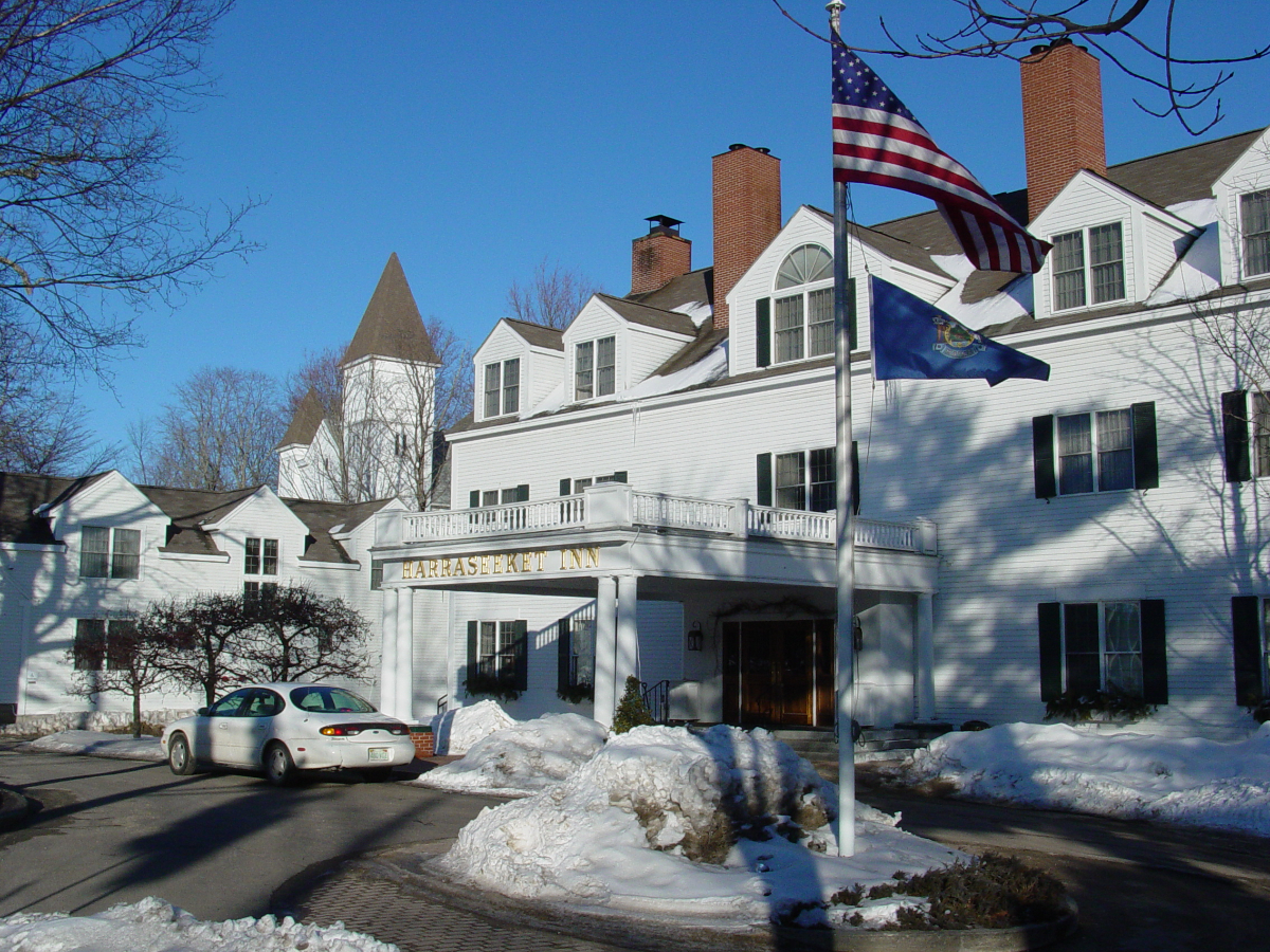 Harraseeket Inn, Freeport Maine on a snowy day