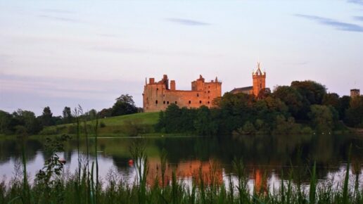Linlithgow Palace:  A Royal Retreat overlooking beautiful Linlithgow Peel